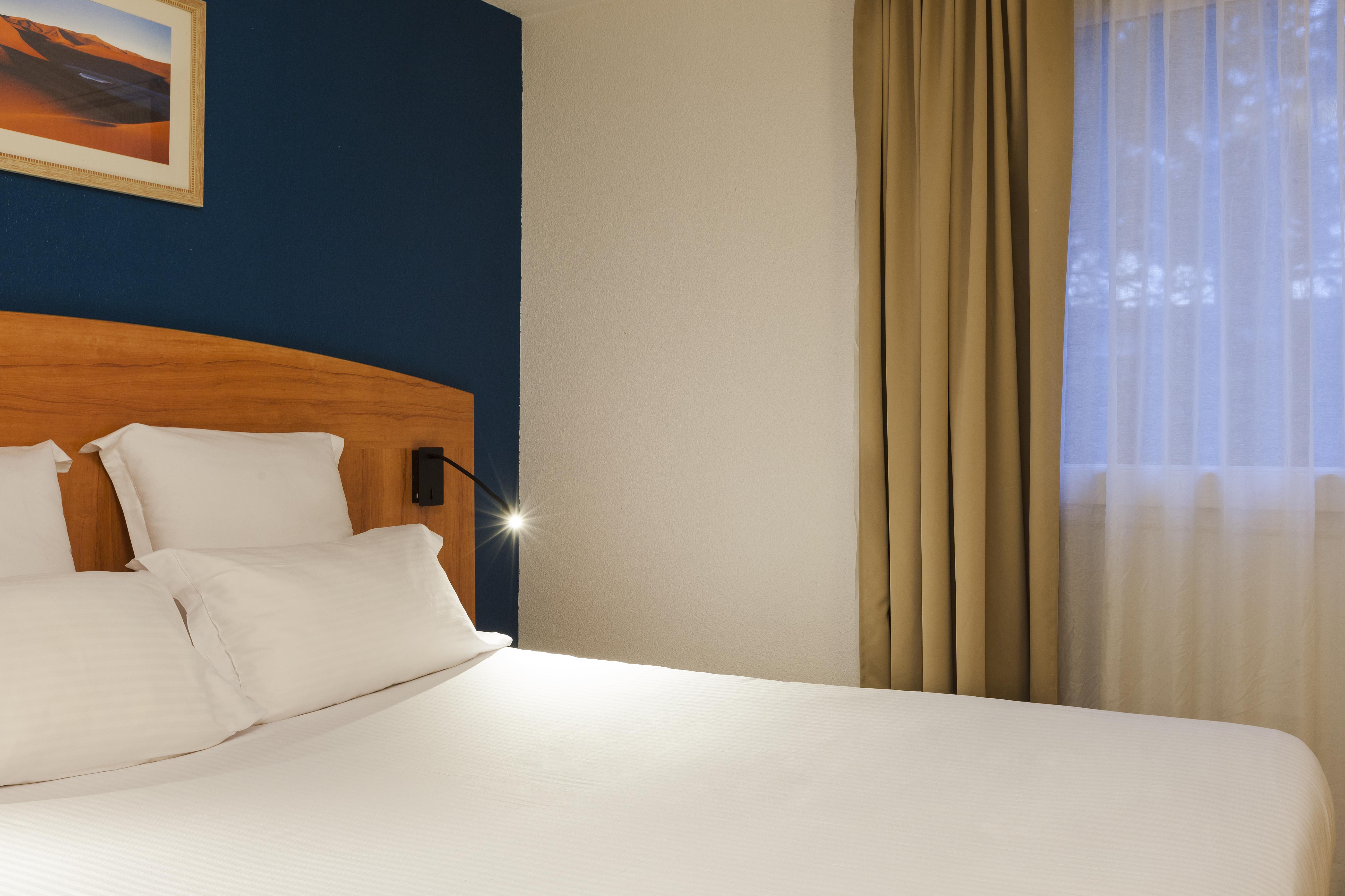Comfort Hotel Évreux Екстериор снимка
