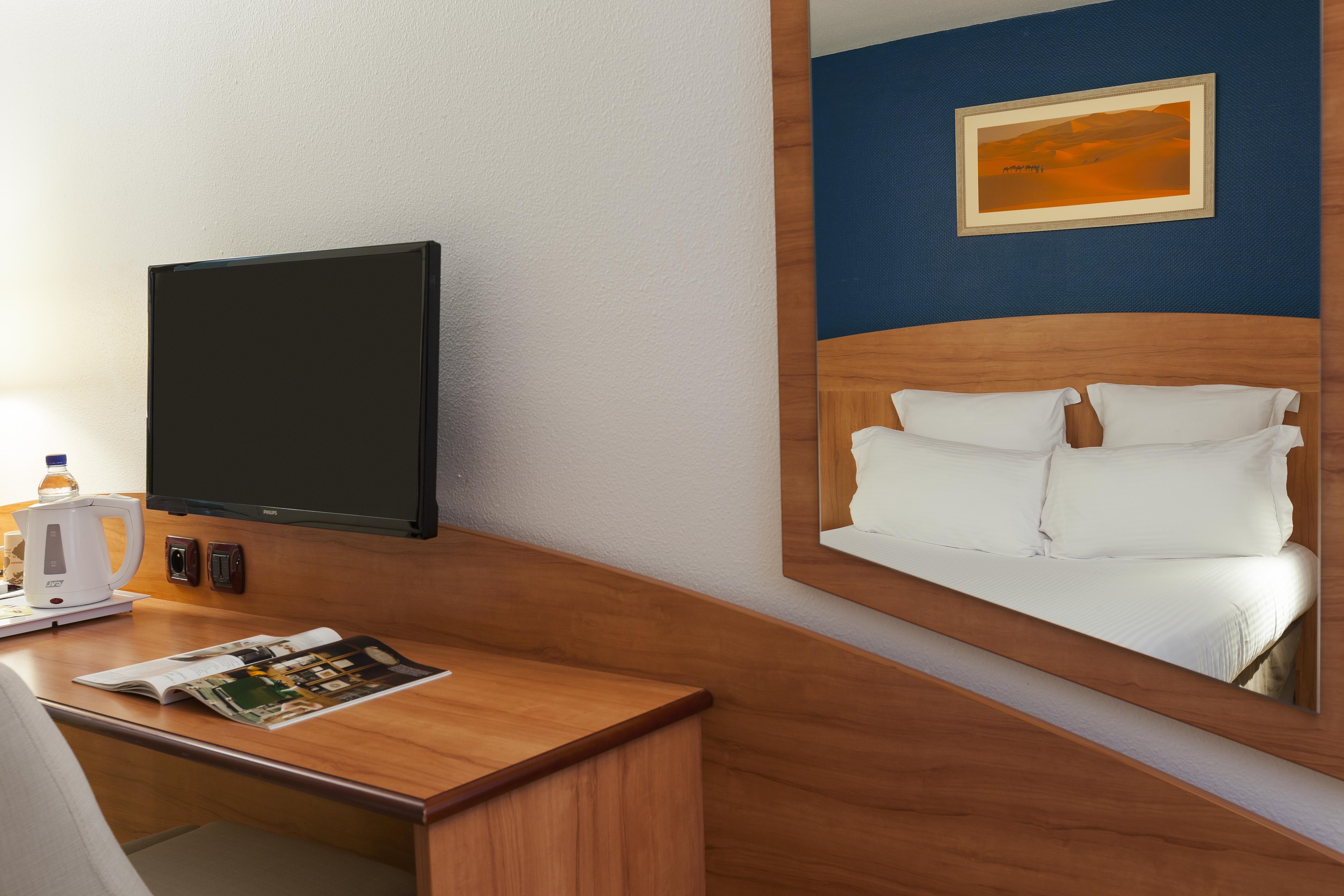 Comfort Hotel Évreux Екстериор снимка