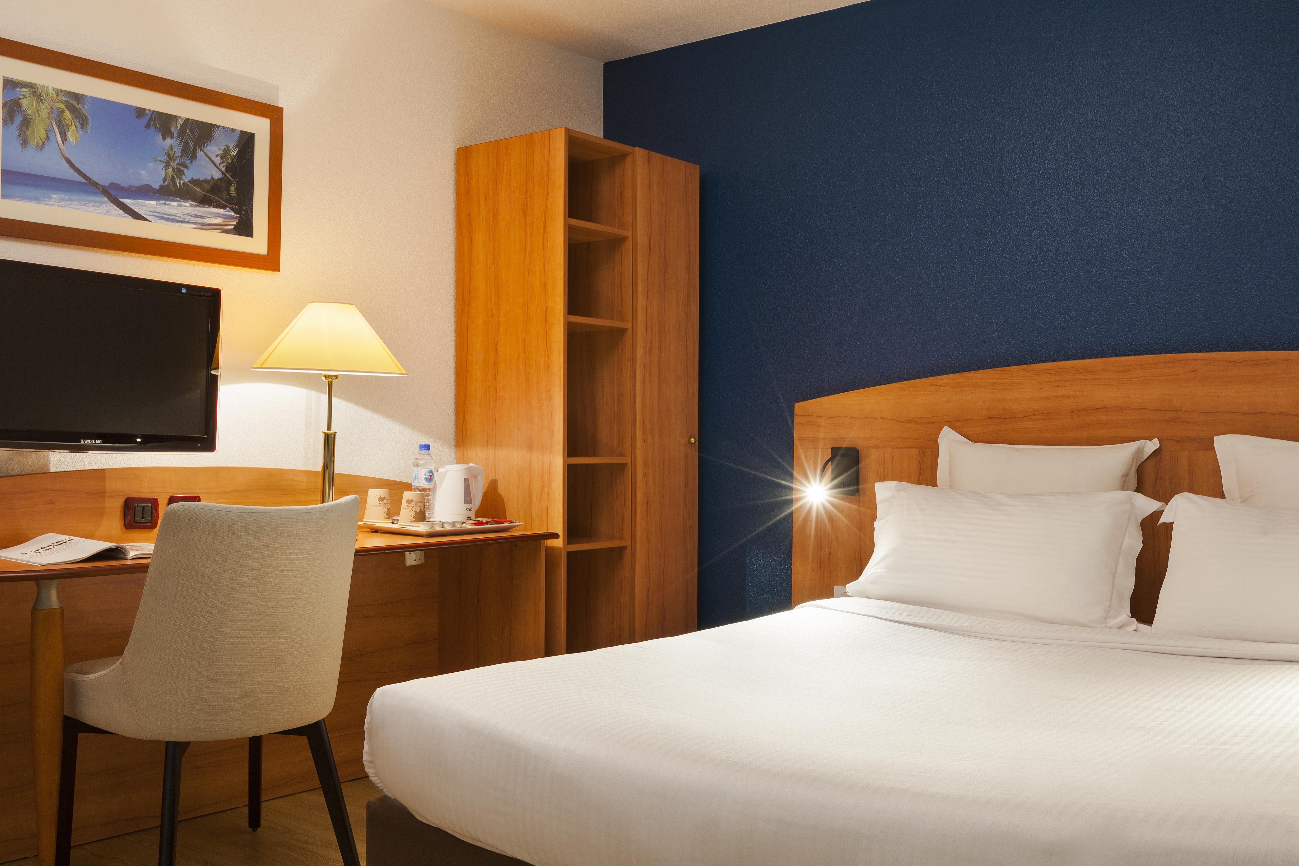 Comfort Hotel Évreux Екстериор снимка