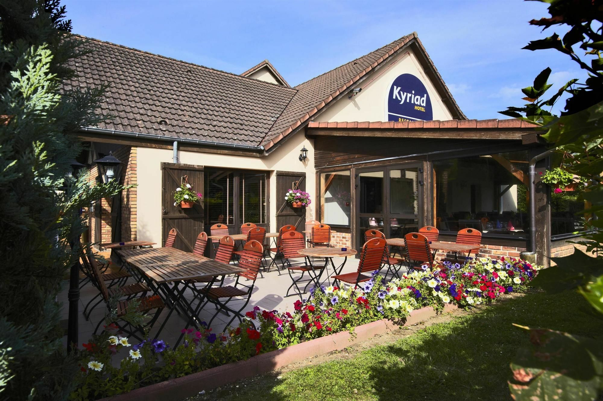 Comfort Hotel Évreux Екстериор снимка