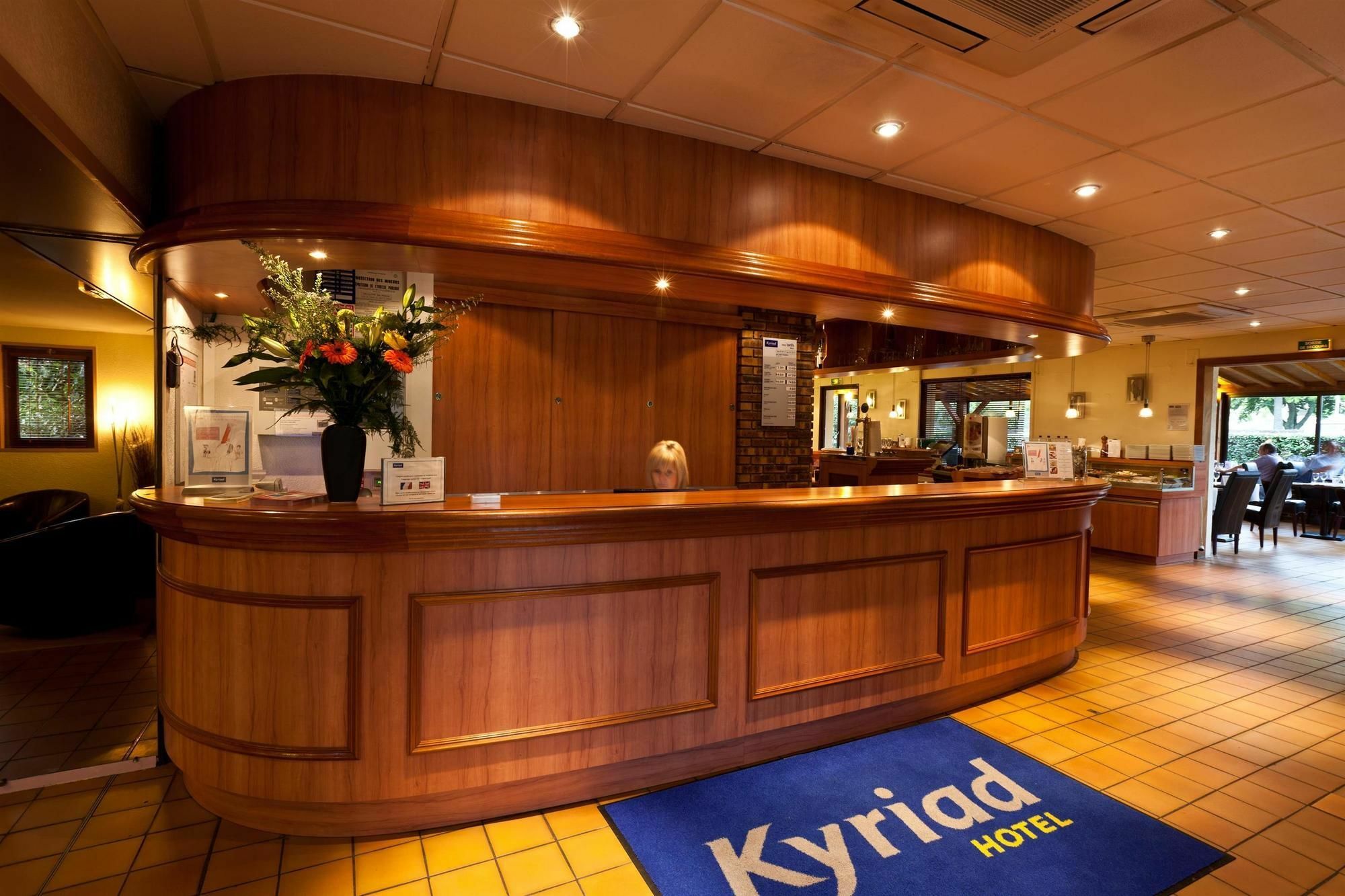 Comfort Hotel Évreux Екстериор снимка