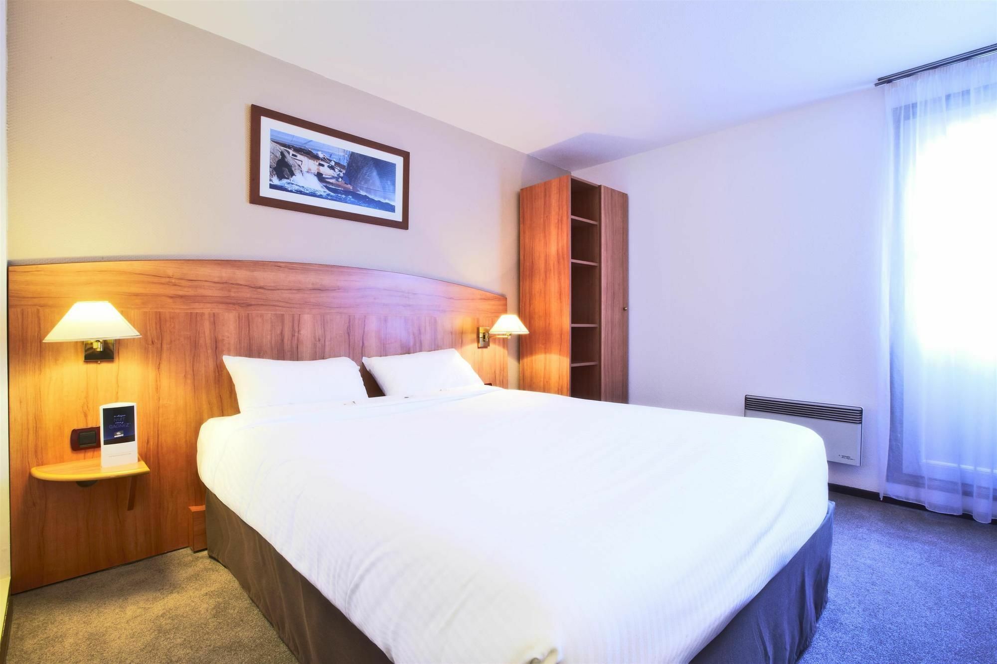 Comfort Hotel Évreux Екстериор снимка