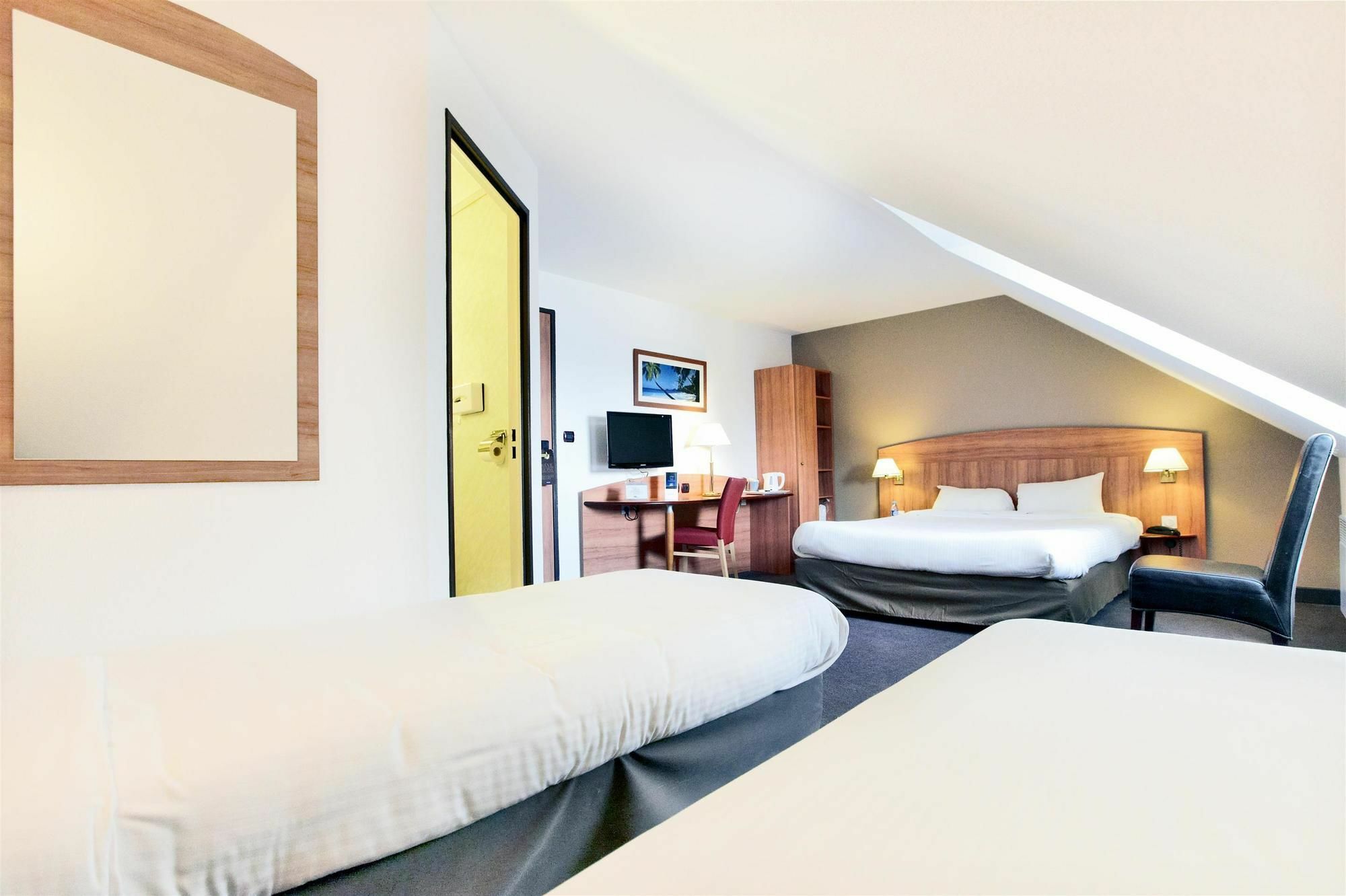 Comfort Hotel Évreux Екстериор снимка